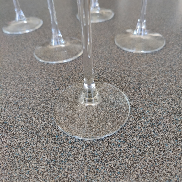 6 Classic clear Martini Glasses - Picture 4 of 5